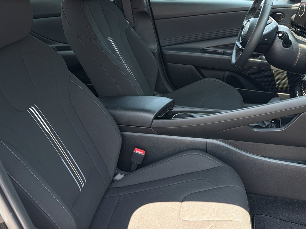 Certified 2025 Hyundai Elantra SEL FWD image 25