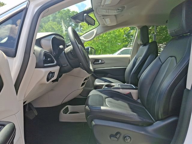 Used 2024 Chrysler Pacifica Touring-L FWD image 14