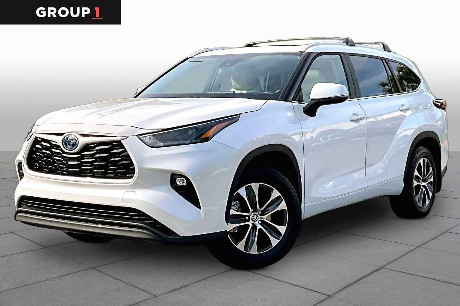 Used 2024 Toyota Highlander XLE FWD image 1