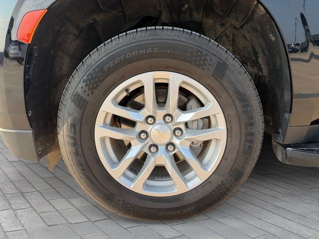 Used 2023 Chevrolet Suburban LT RWD image 9
