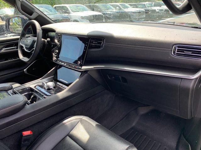 Used 2023 Jeep Wagoneer 4WD image 12