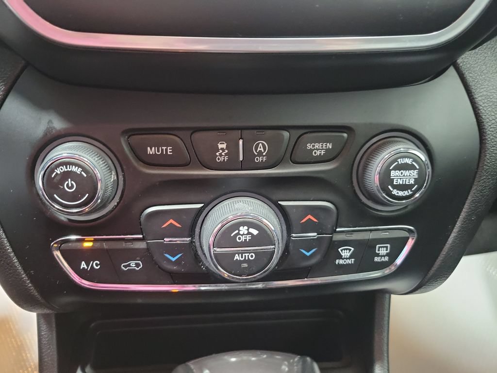 Certified 2023 Jeep Cherokee Altitude Lux AWD/4WD image 38