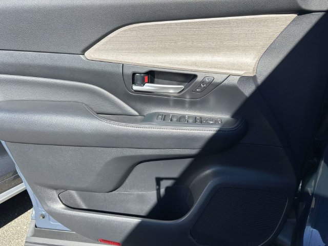 Used 2024 Toyota Grand Highlander AWD image 21