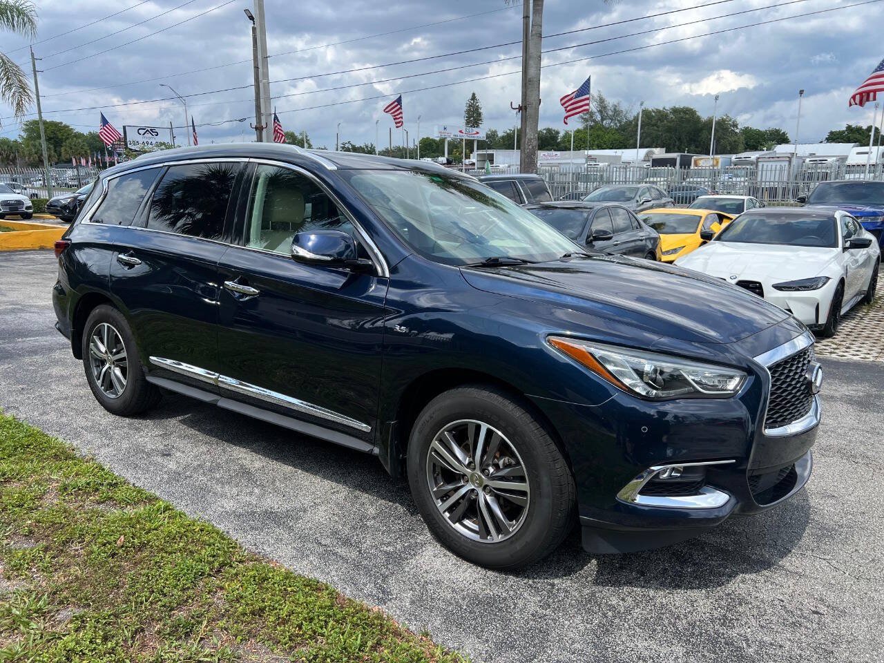 Used 2020 INFINITI QX60 Luxe w/ Essential Package FWD image 4