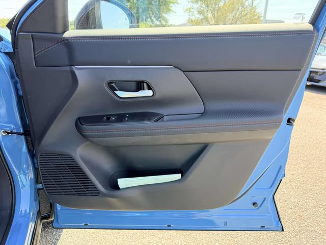 New 2026 Nissan Kicks SR w/ Cold Weather Package FWD image 8