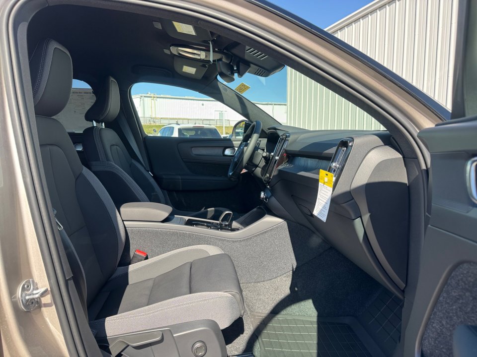 New 2024 Volvo XC40 Recharge Core w/ Protection Package Premier image 23