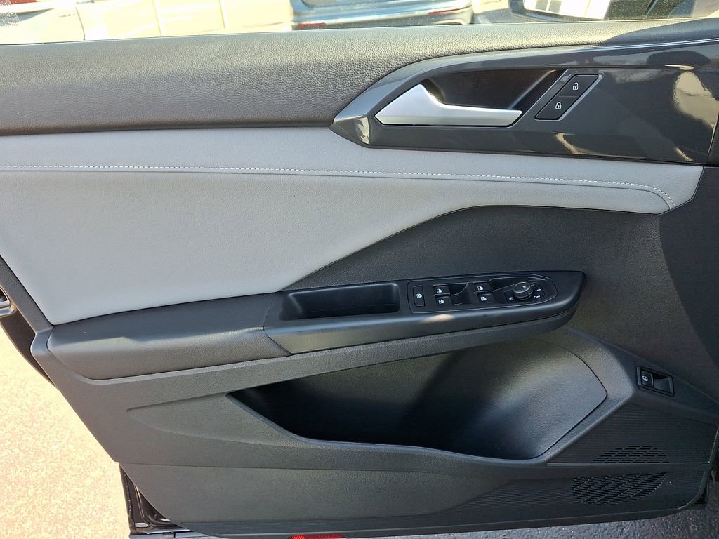 Certified 2023 Volkswagen Taos SEL image 12