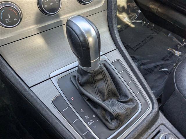 Used 2015 Volkswagen Golf SE image 12