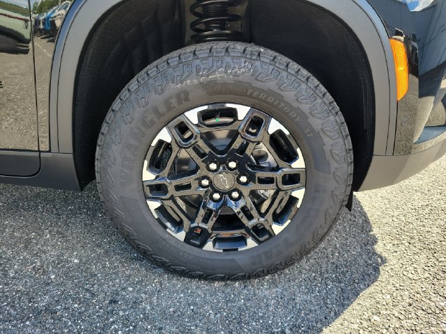 New 2027 Chevrolet Traverse Z71 w/ Enhanced Driving Package AWD/4WD image 6
