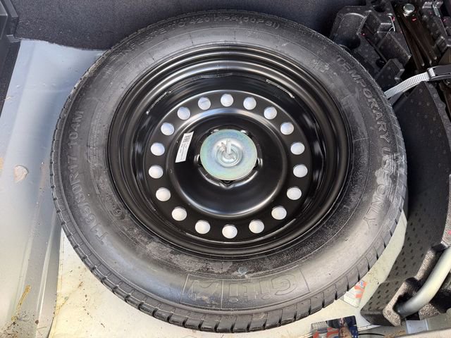 Used 2021 Volkswagen Atlas Cross Sport SE image 19