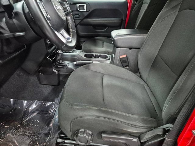 Used 2018 Jeep Wrangler Unlimited Sahara AWD/4WD image 9