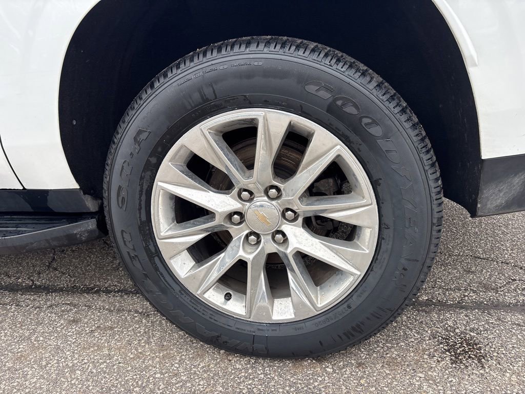 Used 2023 Chevrolet Suburban Premier image 5