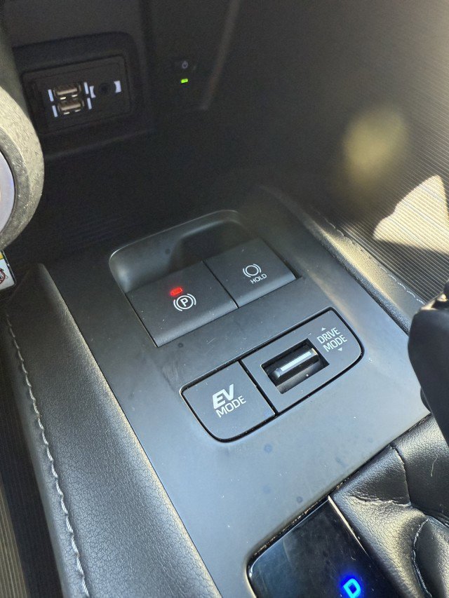 Used 2021 Toyota Venza XLE w/ Softex Package image 19