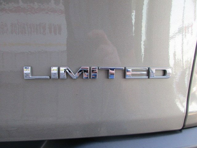 Used 2016 Jeep Cherokee Limited w/ Luxury Group AWD/4WD image 10