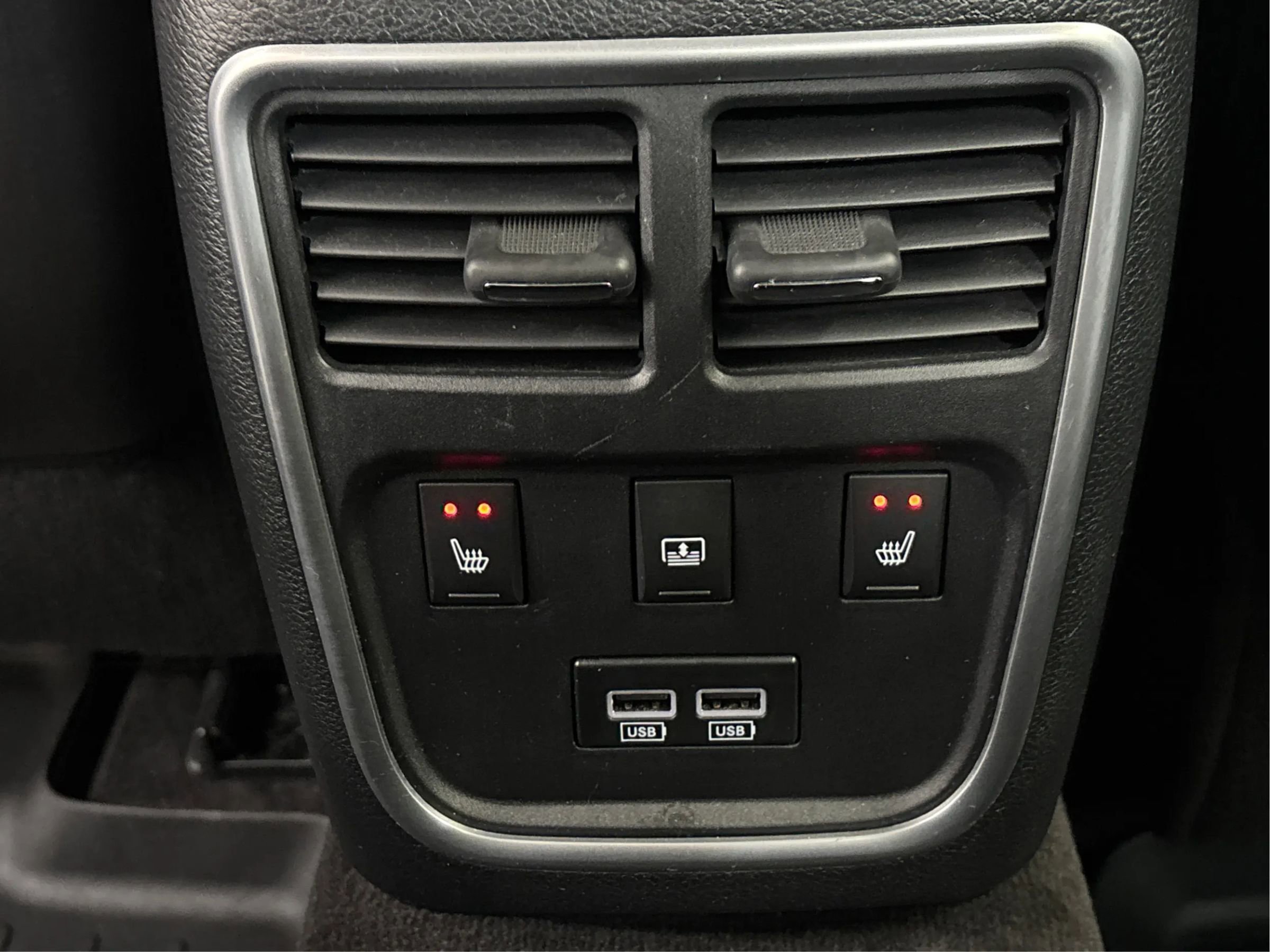 Used 2017 Chrysler 300 C image 29