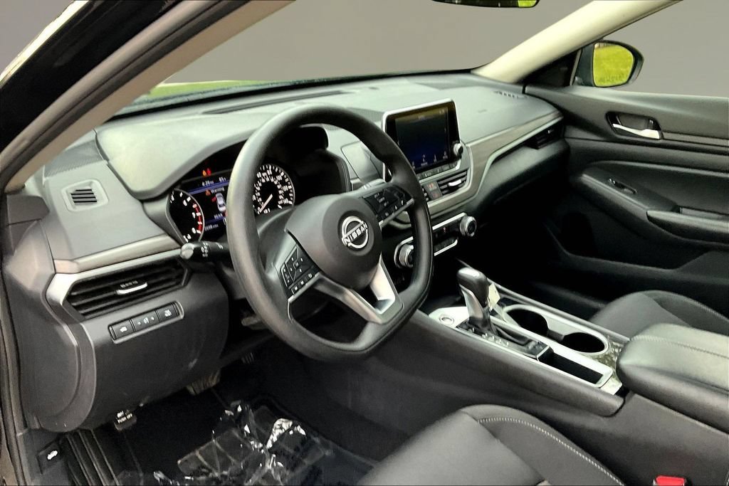 Used 2024 Nissan Altima 2.5 SV FWD image 15
