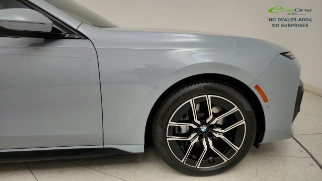Used 2025 BMW 740i RWD image 21