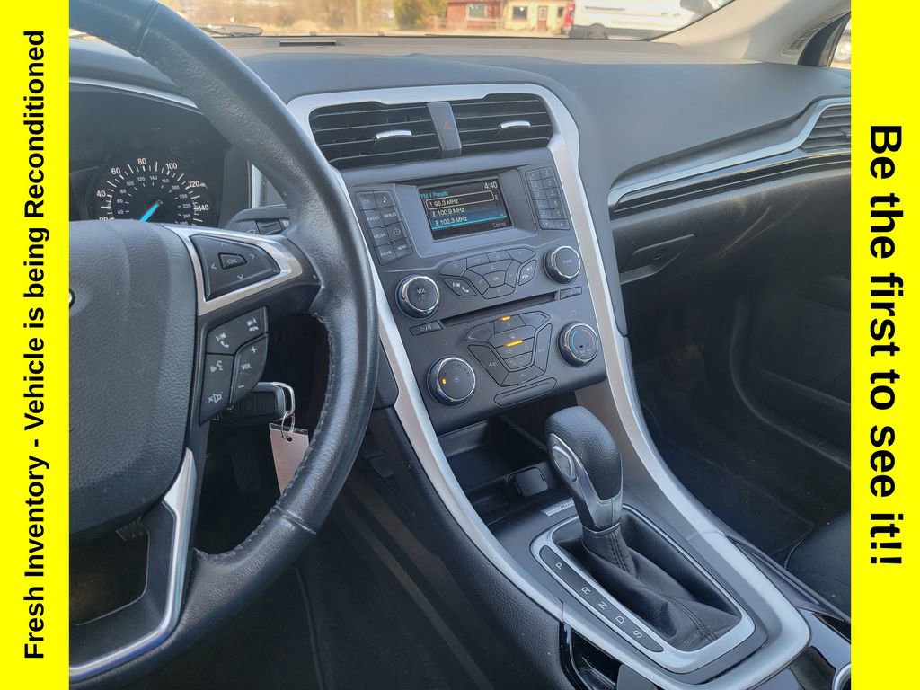 Used 2015 Ford Fusion SE w/ Equipment Group 201A FWD image 14