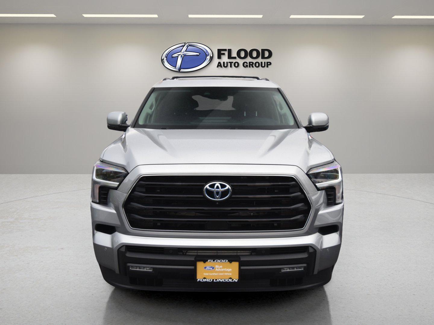 Used 2024 Toyota Sequoia SR5 w/ SR5 Premium Package AWD/4WD image 2