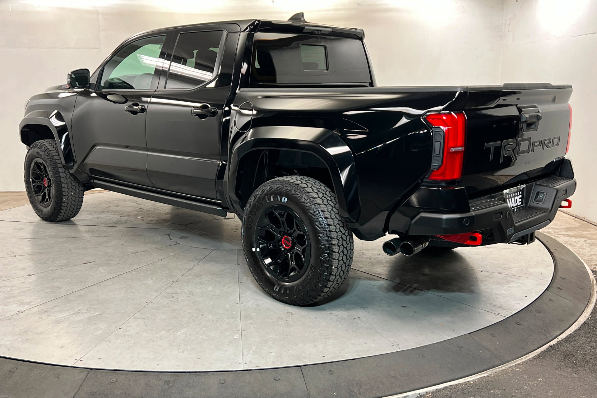 Certified 2025 Toyota Tacoma TRD Off-Road AWD/4WD image 3