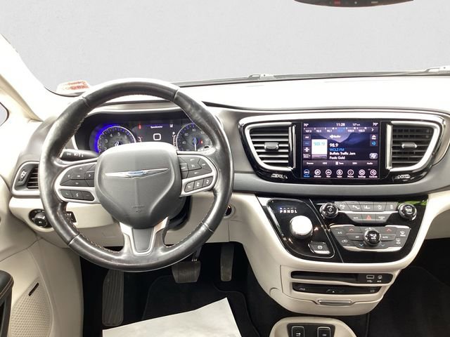 Used 2020 Chrysler Pacifica Touring-L Plus image 10