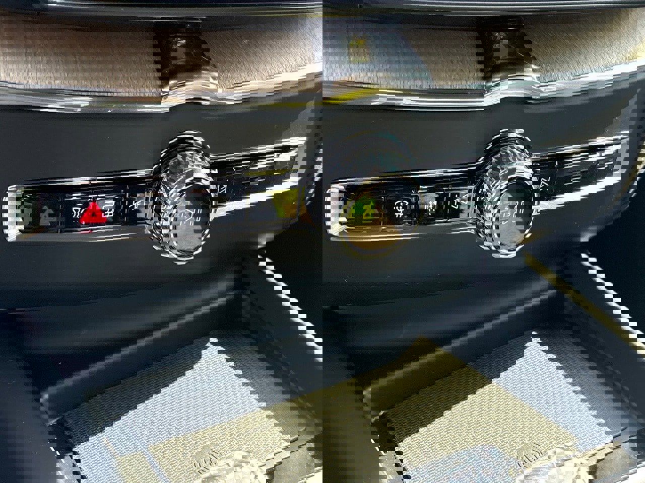 New 2026 Volvo XC60 B5 Plus w/ Protection Package Premier image 14