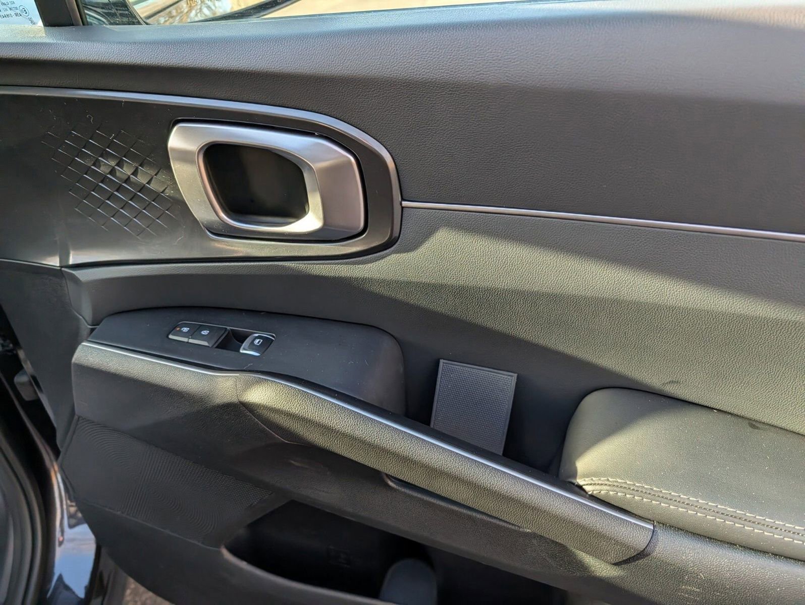 Used 2025 Kia Sorento S w/ Panoramic Sunroof Package image 26