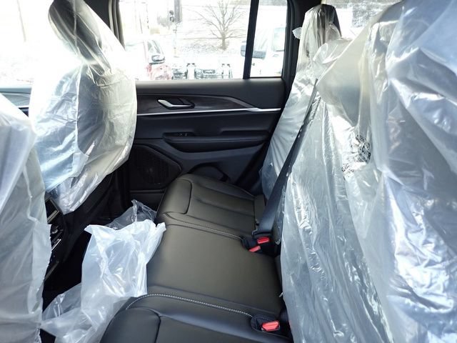 New 2025 Jeep Grand Cherokee Limited w/ Black Appearance Package image 13