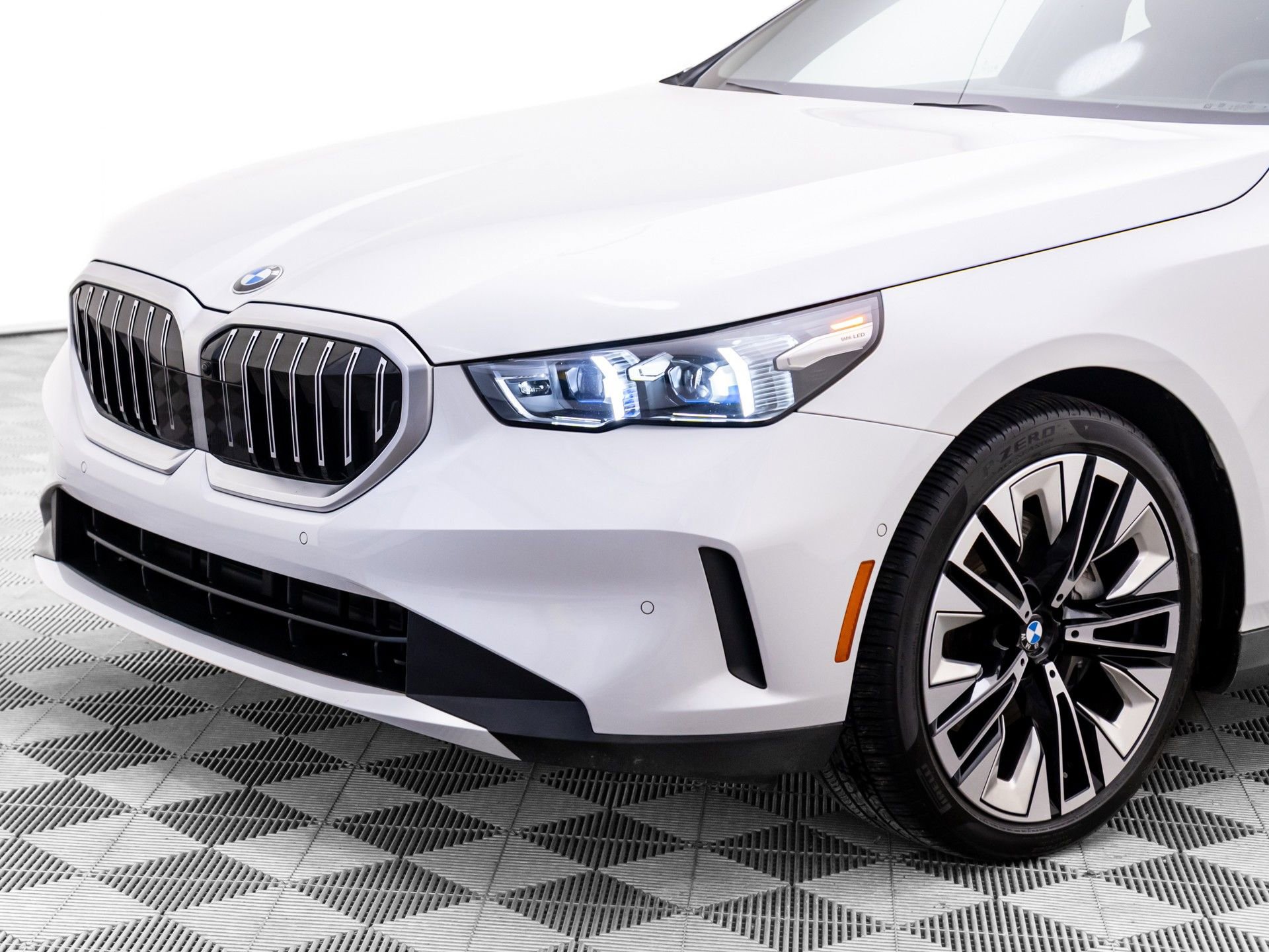 Certified 2024 BMW 540i xDrive image 37