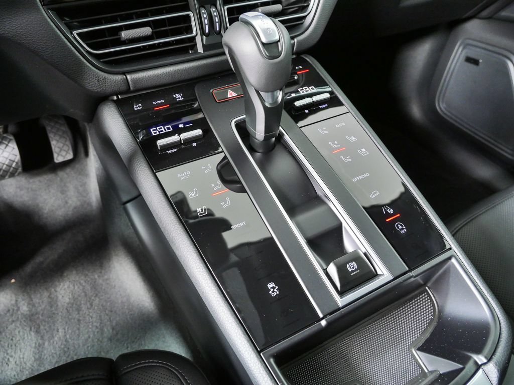 New 2026 Porsche Macan AWD/4WD image 18