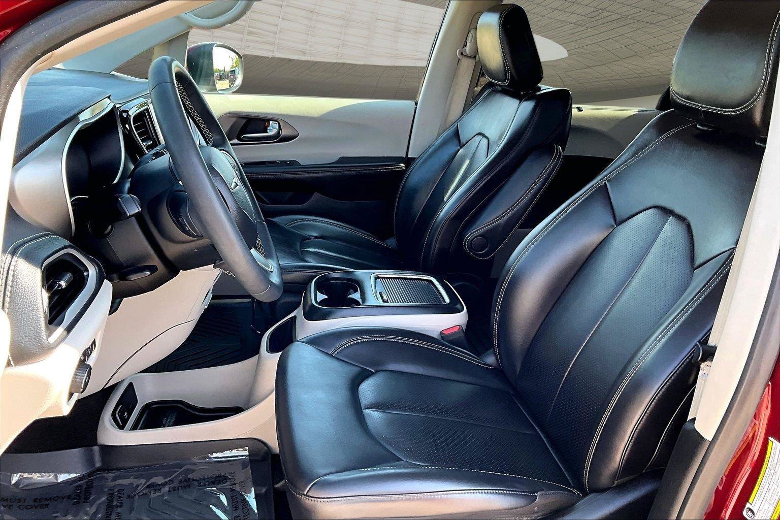 Used 2023 Chrysler Pacifica Touring-L AWD/4WD image 27
