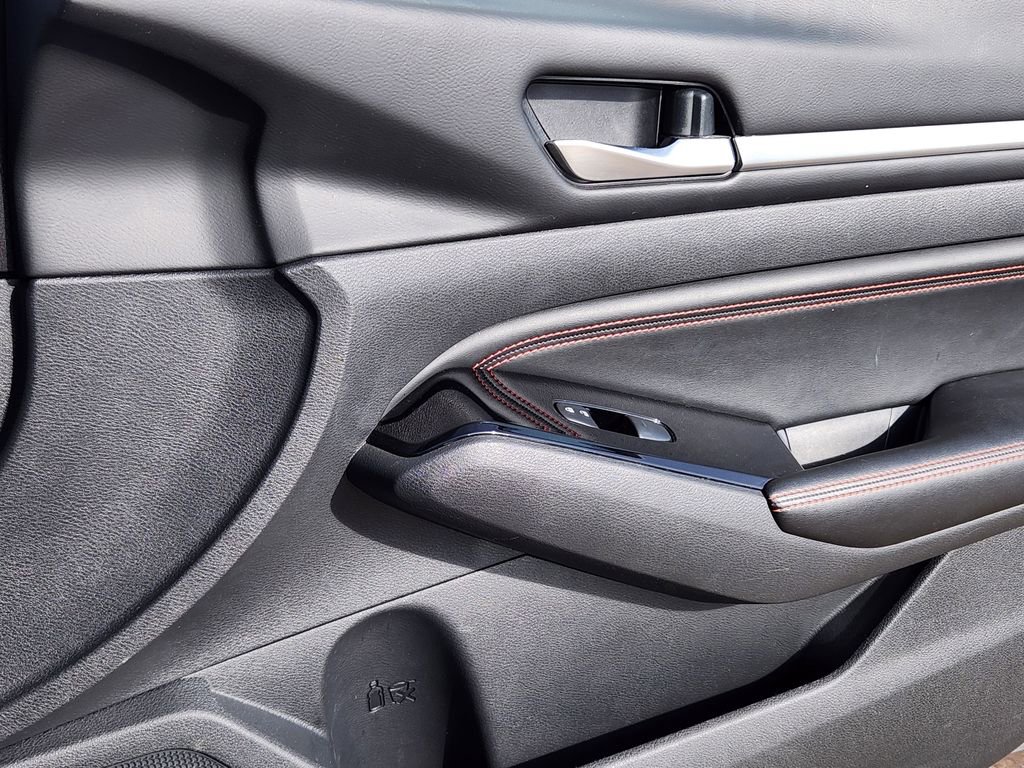 Used 2023 Nissan Altima 2.5 SR image 13