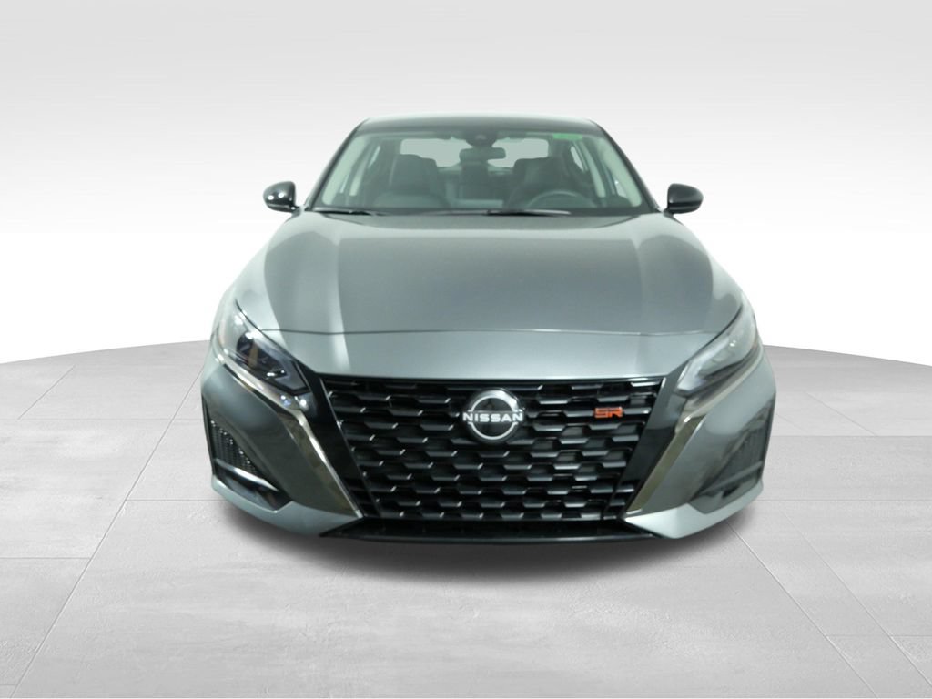 Used 2025 Nissan Altima 2.5 SR AWD/4WD image 3