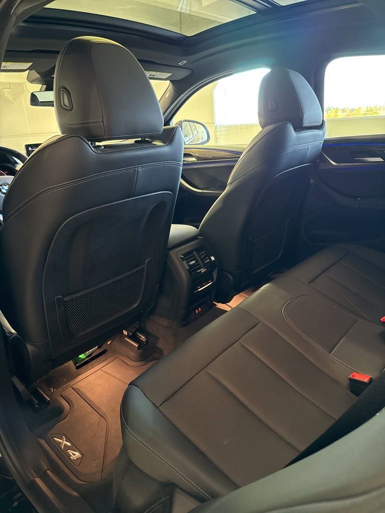 Certified 2023 BMW X4 xDrive30i w/ Premium Package image 7