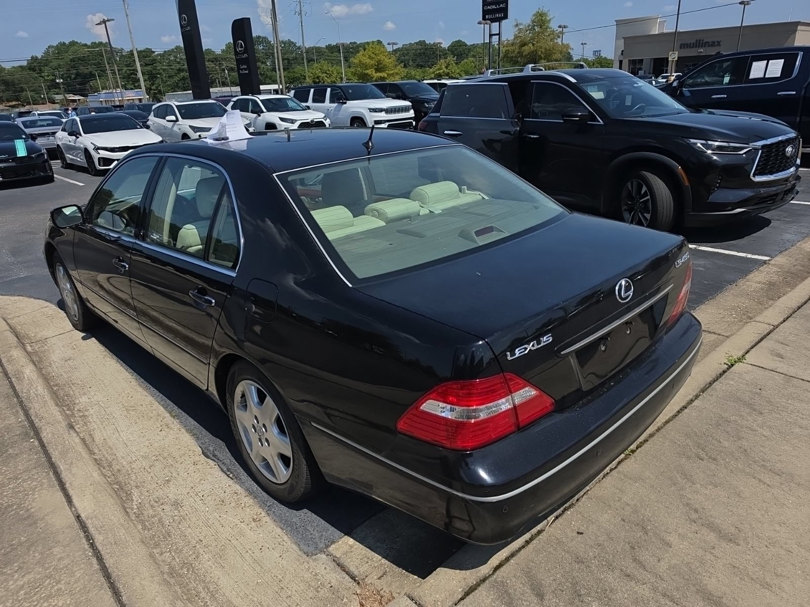 Used 2004 Lexus LS 430 RWD image 3