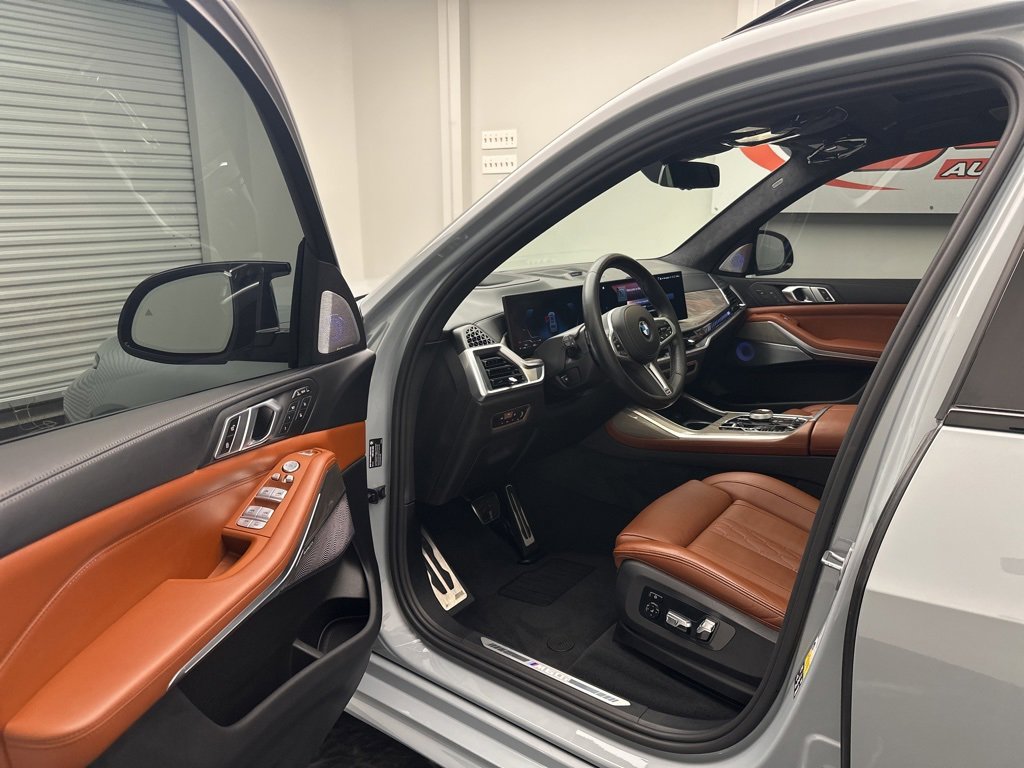Used 2023 BMW X7 M60i w/ Executive Package image 5