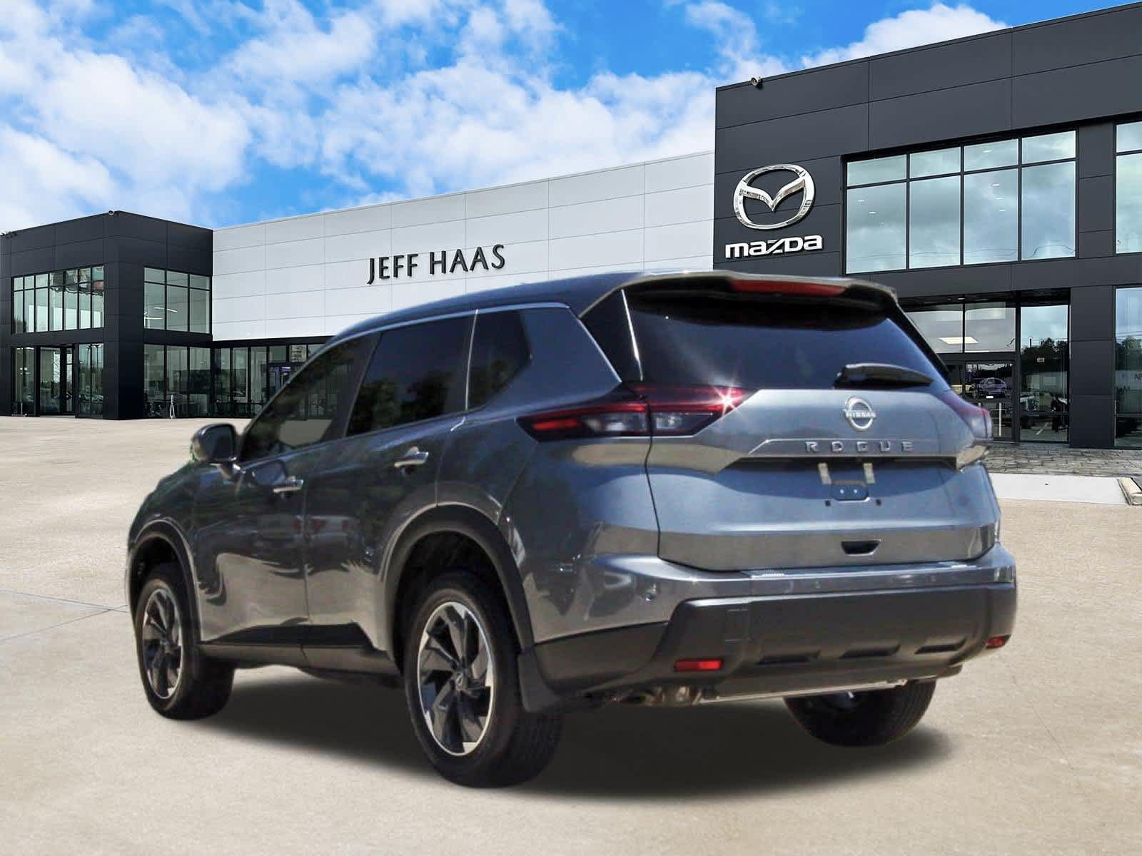 Used 2026 Nissan Rogue SV FWD image 2