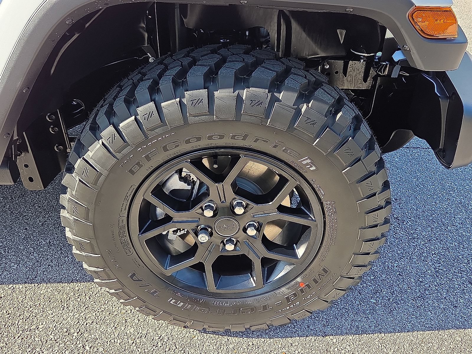 Used 2025 Jeep Gladiator Sport AWD/4WD image 8