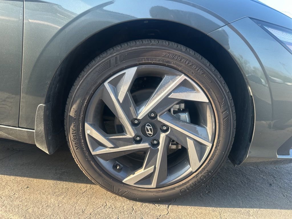 Certified 2025 Hyundai Elantra Sport image 28
