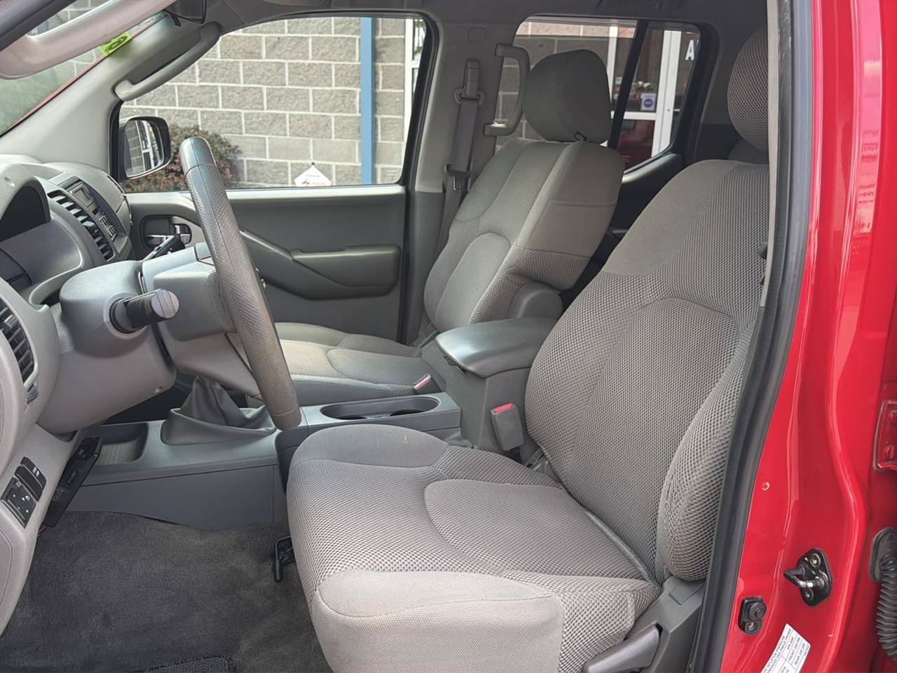 Used 2005 Nissan Frontier SE w/ (P01) Power Pkg AWD/4WD image 19