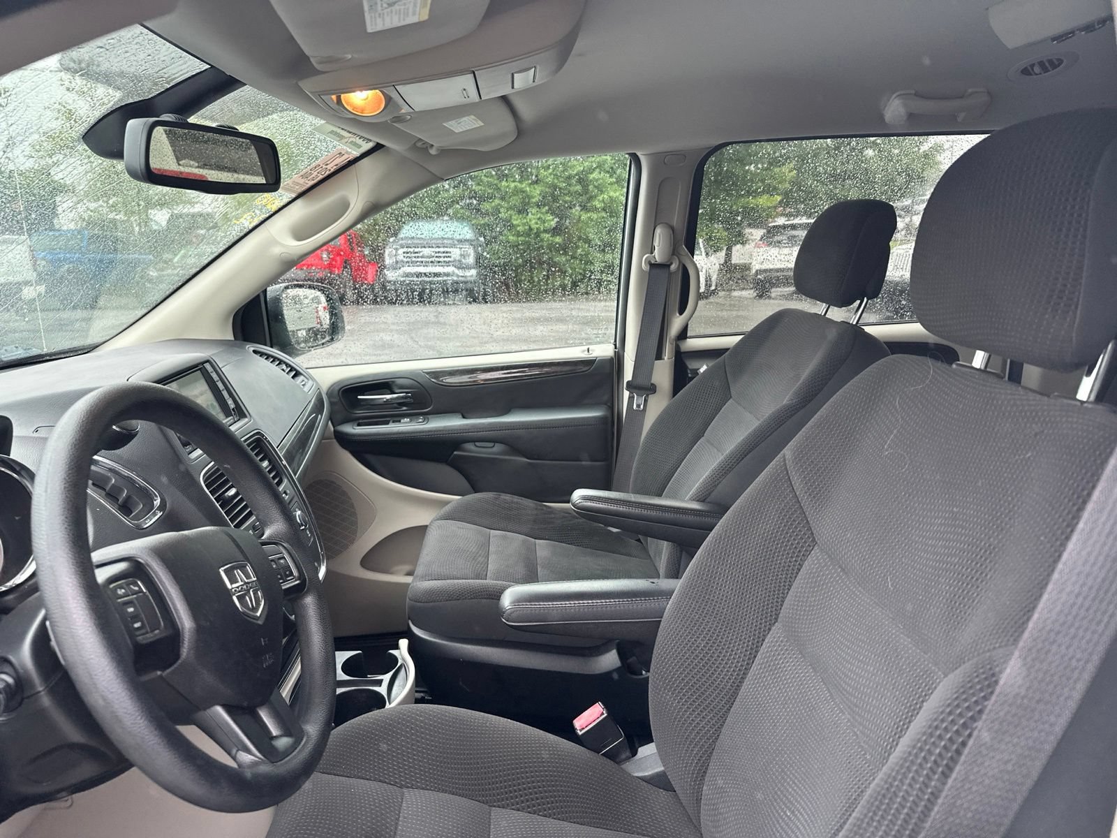 Used 2018 Dodge Grand Caravan SE w/ UConnect Hands-Free Group FWD image 10