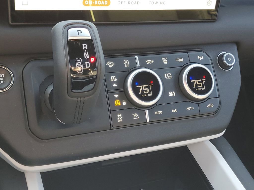 Used 2025 Land Rover Defender 130 X-Dynamic SE AWD/4WD image 23