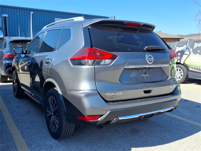 Used 2018 Nissan Rogue SL image 2