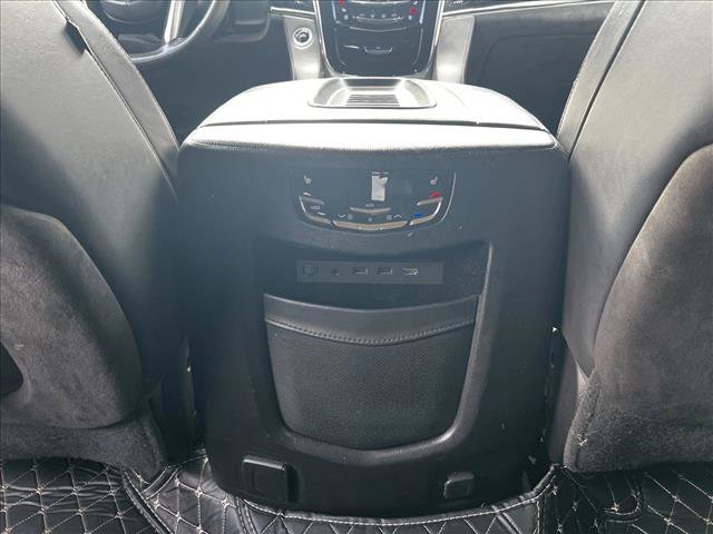 Used 2018 Cadillac Escalade Platinum image 18