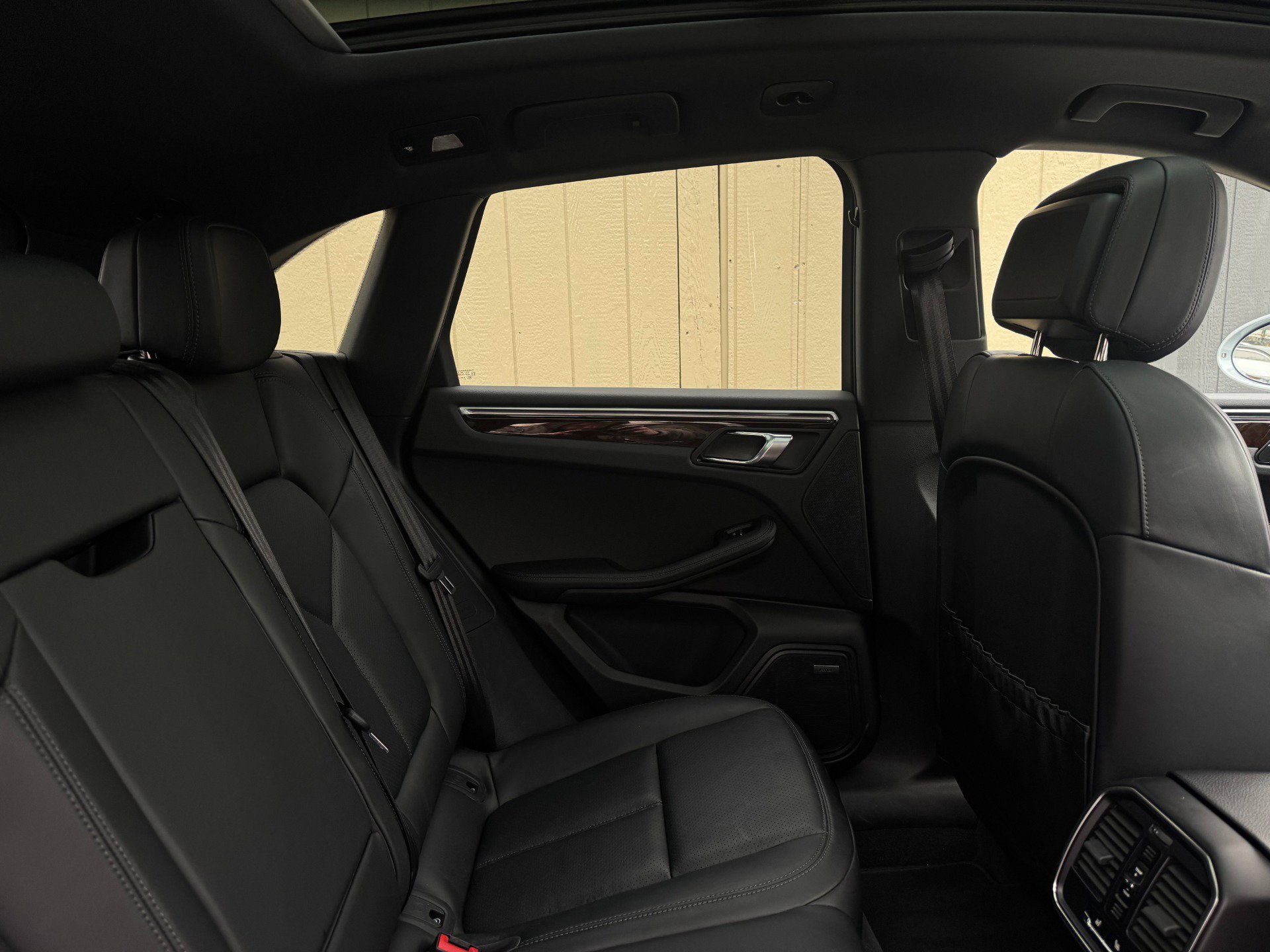 Used 2024 Porsche Macan image 37