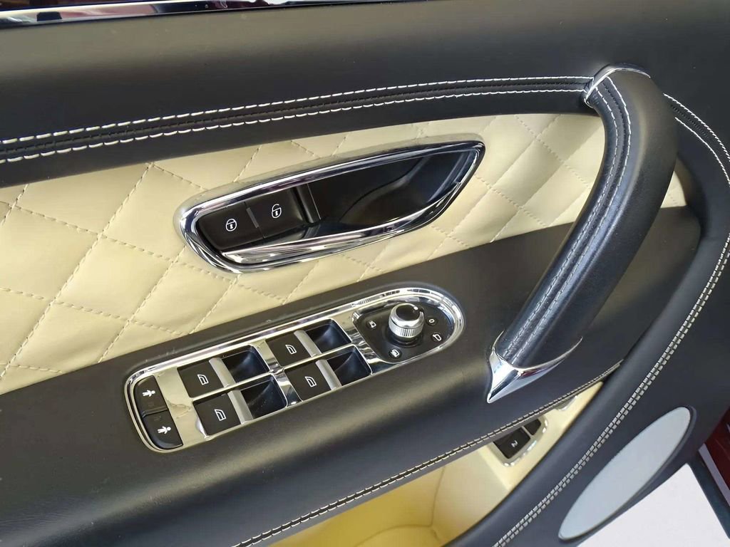 Used 2017 Bentley Bentayga AWD/4WD image 30
