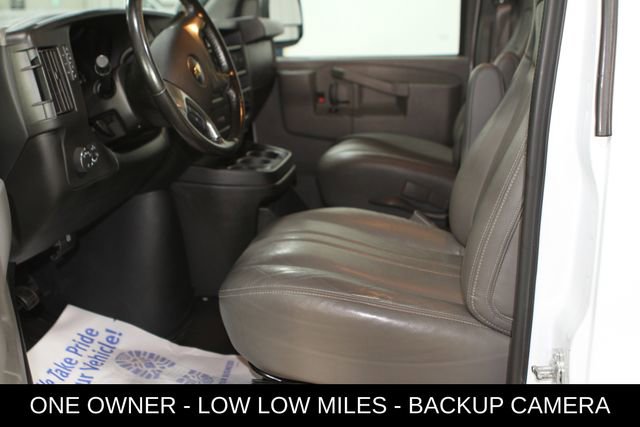 Used 2019 Chevrolet Express 3500 w/ Driver Convenience Package RWD image 15