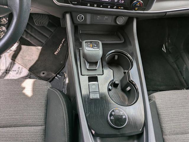 Used 2023 Nissan Rogue SV image 16