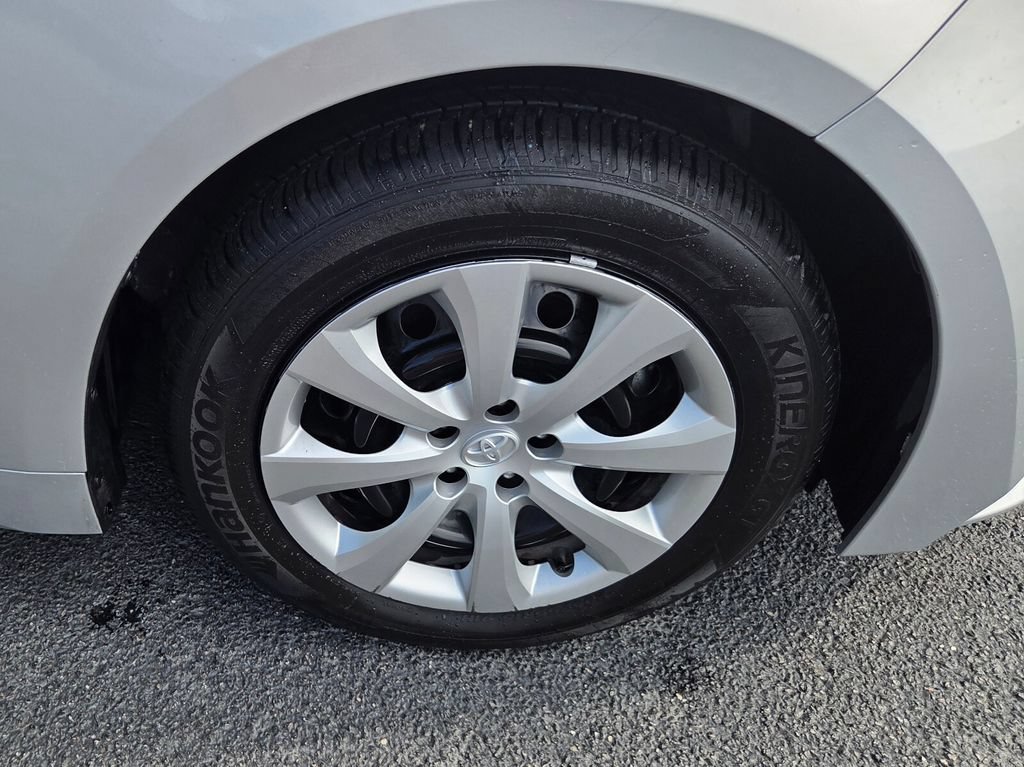 Used 2025 Toyota Corolla LE FWD image 16