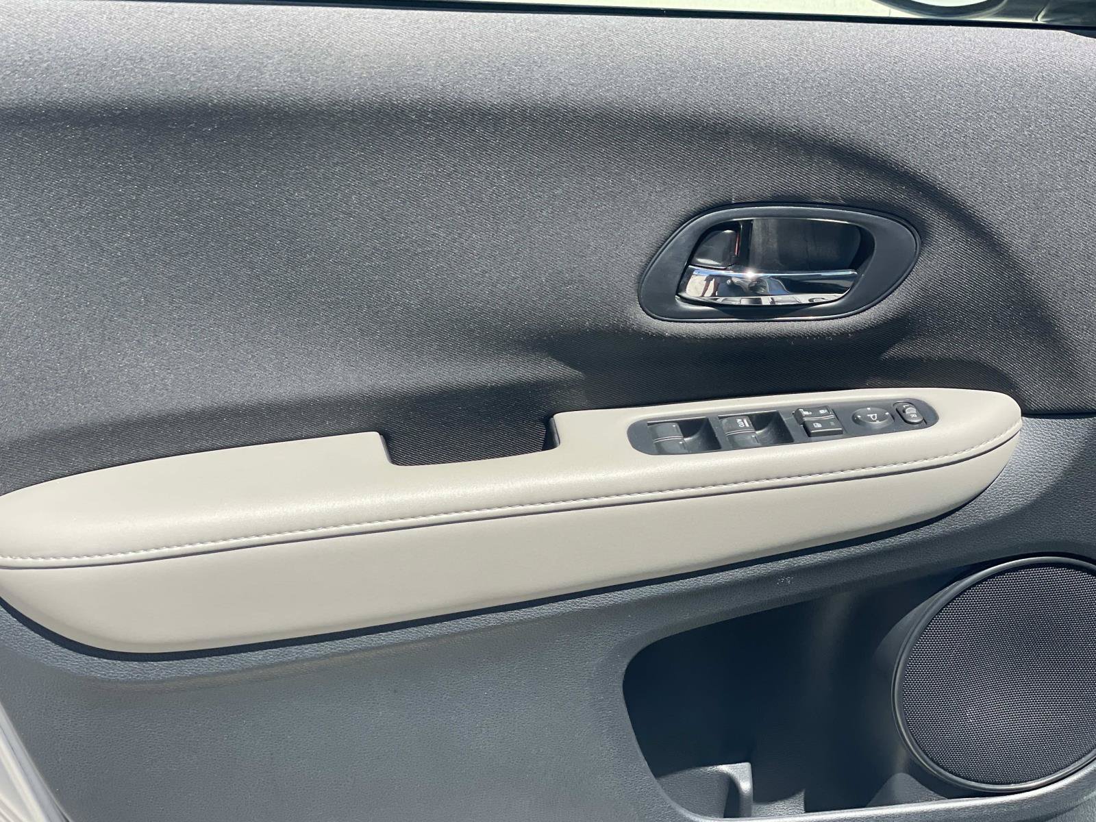 Used 2019 Honda HR-V LX image 12